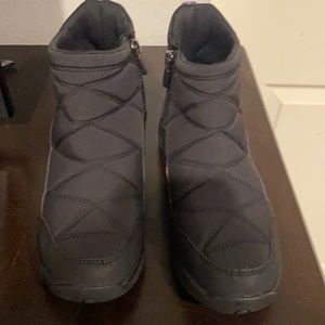 Easy spirit boot size 5 M new with tags no box